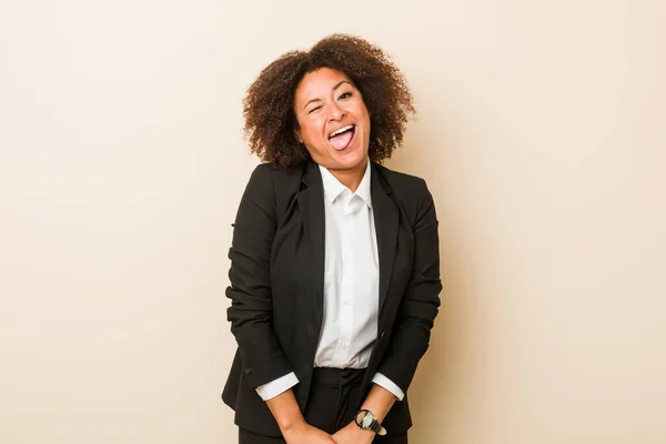 Joven Empresa Afroamericana Mujer Divertida Amigable Sobresaliendo Lengua —  Fotos de Stock
