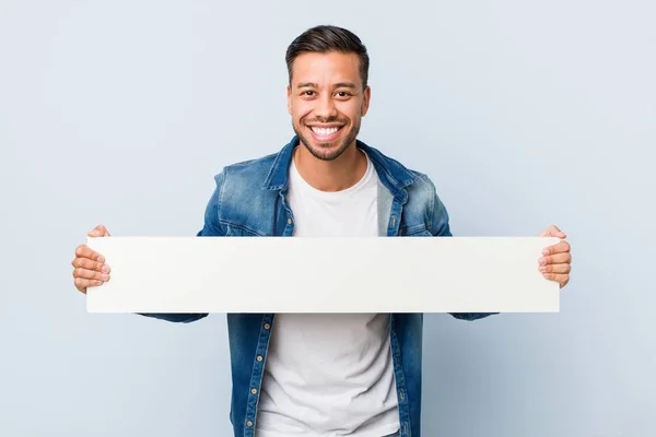 Jovem Sul Asiático Homem Segurando Cartaz Branco — Fotografia de Stock