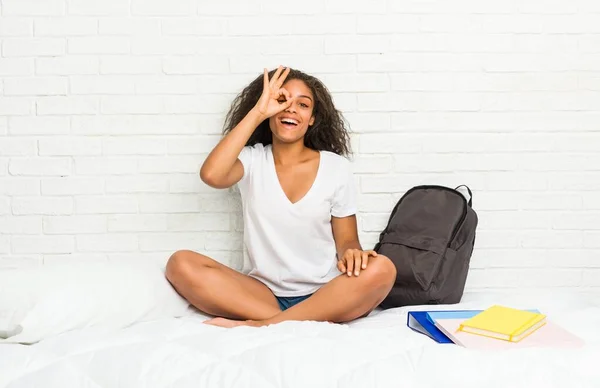 Young African American Student Woman Bed Excited Keeping Gesture Eye — Stock Photo, Image