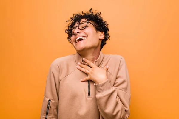 Young Mixed African American Woman Brown Background Laughs Out Loudly — Stock Photo, Image