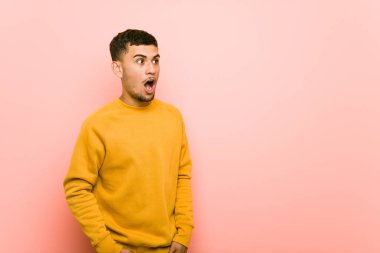 Genç İspanyol adam gördüğü bir şey yüzünden şok oldu.