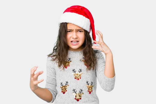 Niña Celebrando Día Navidad Gritando Rabia —  Fotos de Stock