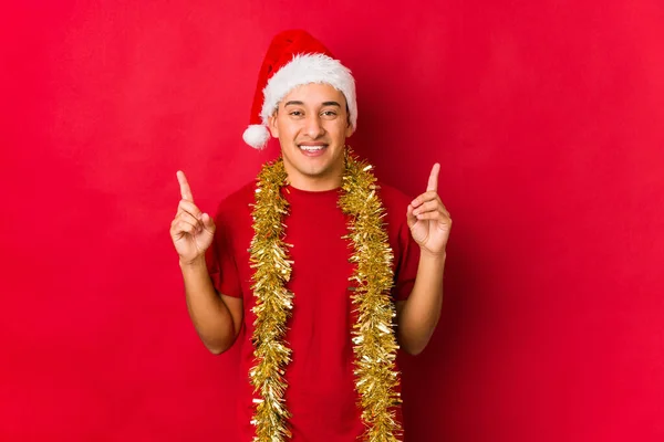 Young Man Christmas Day Indicates Both Fore Fingers Showing Blank — Stock Photo, Image