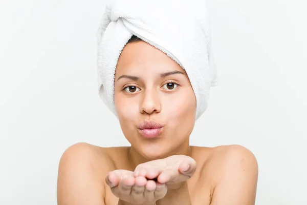 Close Beautiful Natural Hispanic Young Woman Towel Her Head — Stock Photo, Image