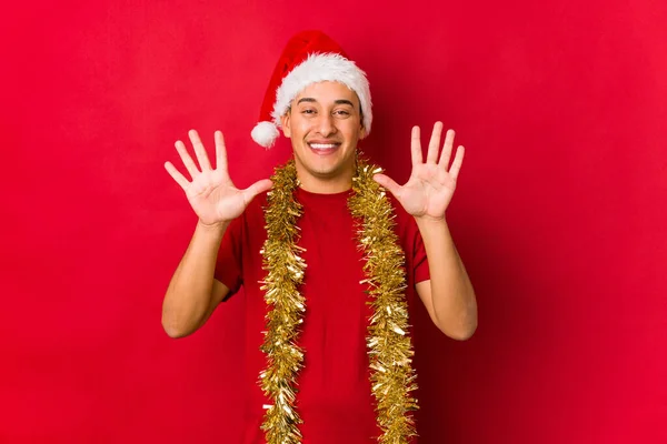 Jovem Dia Natal Mostrando Número Dez Com Mãos — Fotografia de Stock