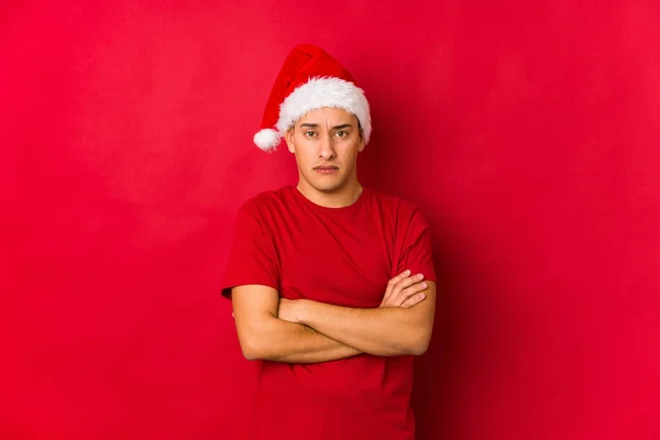 성탄절 날젊은 남자가 표정을 — 스톡 사진