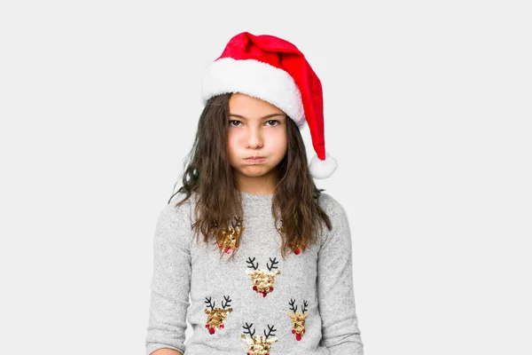 Menina Comemorando Dia Natal Sopra Bochechas Tem Expressão Cansada Conceito — Fotografia de Stock