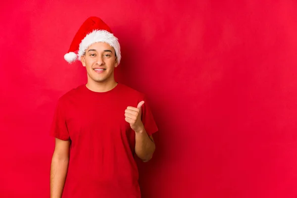 Jovem Dia Natal Sorrindo Levantando Polegar — Fotografia de Stock