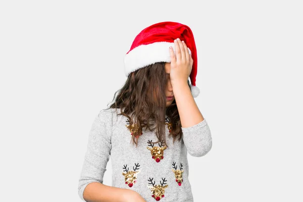 Little Girl Celebrating Christmas Day Forgetting Something Slapping Forehead Palm — ストック写真