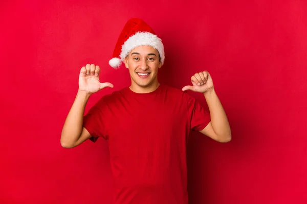 Jovem Dia Natal Sente Orgulhoso Auto Confiante Exemplo Seguir — Fotografia de Stock