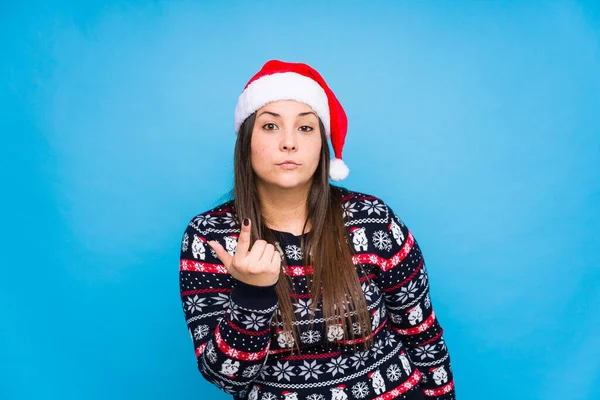 Genç Bir Kadın Noel Gününü Kutluyor — Stok fotoğraf