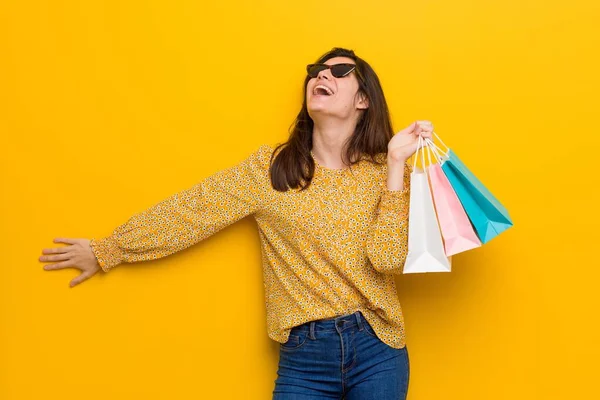 Giovane Donna Caucasica Andare Fare Shopping — Foto Stock