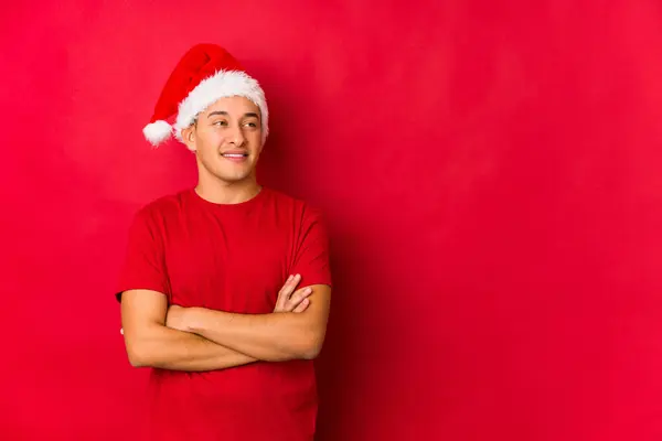 Young Man Christmas Day Smiling Confident Crossed Arms — ストック写真