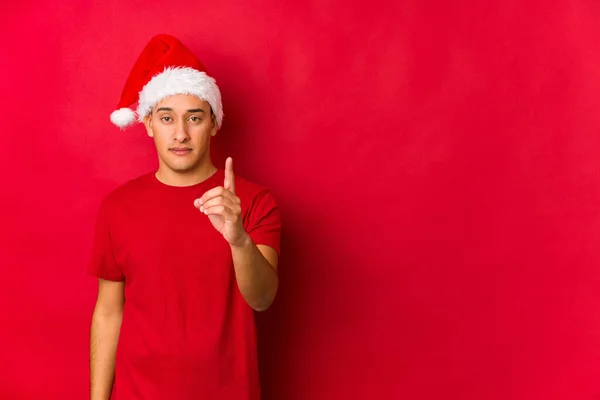 Молодий Чоловік Різдво Показує Номер Один Пальцем — стокове фото