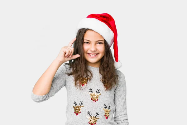 Ragazzina Che Celebra Giorno Natale Tenendo Qualcosa Poco Con Gli — Foto Stock