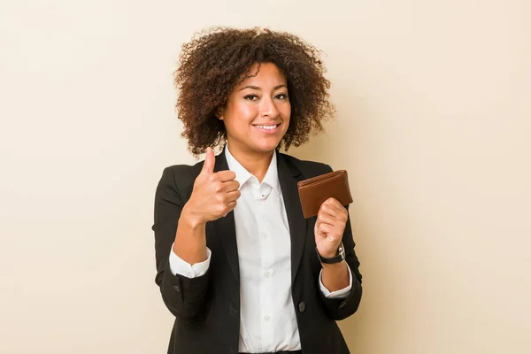 Young African American Woman Holding Wallet Smiling Raising Thumb — Stock Photo, Image