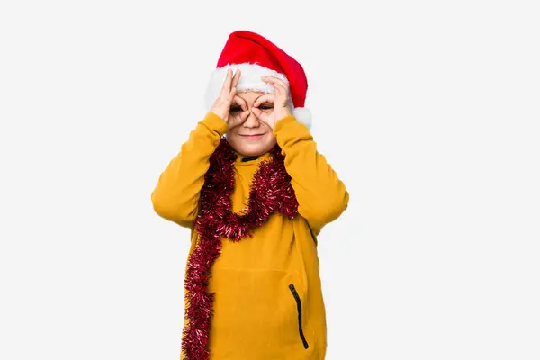 Kleine Jongen Viert Kerst Dag Het Dragen Van Een Santa — Stockfoto