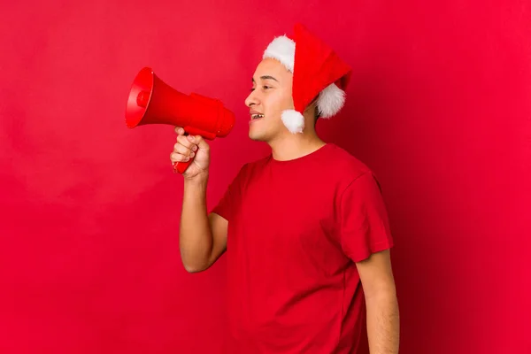 Young Man Holding Gift Christmas Day — Stock Photo, Image