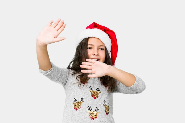 Little Girl Celebrating Christmas Day Being Shocked Due Imminent Danger — ストック写真