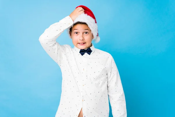 Criança elegante usando um chapéu de Papai Noel em um dia de Natal — Fotografia de Stock