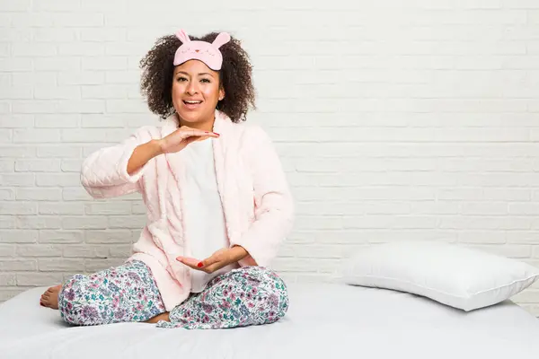 Young African American Woman Bed Wearing Pijama Holding Something Both — Stock Photo, Image