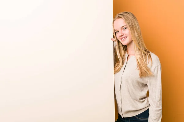 Young Caucasian Woman Copy Space Happy Smiling Cheerful — Stock Photo, Image