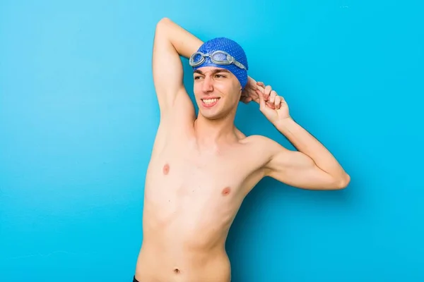 Joven Nadador Hombre Estirando Los Brazos Posición Relajada — Foto de Stock