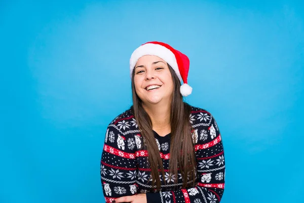 Genç Bir Kadın Noel Gününü Kutluyor — Stok fotoğraf