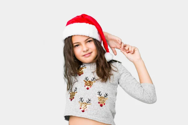 Menina Comemorando Natal Dia Esticando Braços Posição Relaxada — Fotografia de Stock