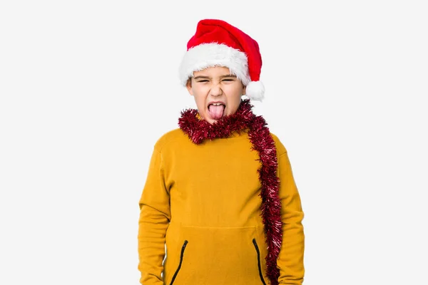 Menino Comemorando Dia Natal Usando Chapéu Papai Noel Isolado Engraçado — Fotografia de Stock