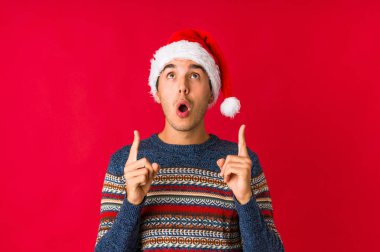 Genç adam, yılbaşı günü şok geçirdiği için önemli bir toplantıyı hatırladı..