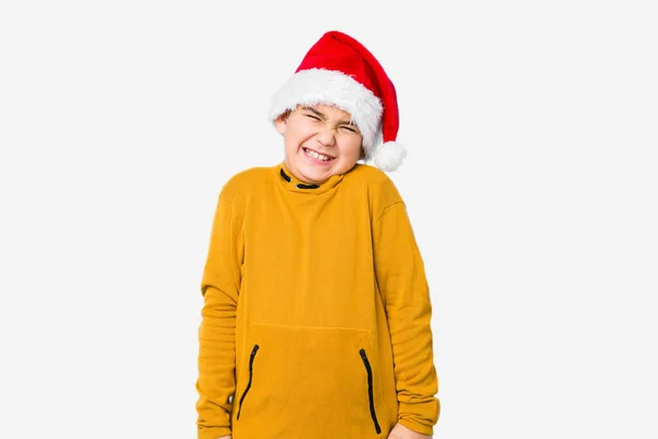 Маленький Хлопчик Який Святкує Різдвяний День Капелюсі Санти Ізольовано Сміється — стокове фото