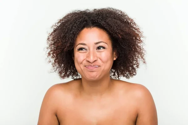 Close Van Een Jonge Afro Amerikaanse Vrouw Die Haar Tanden — Stockfoto