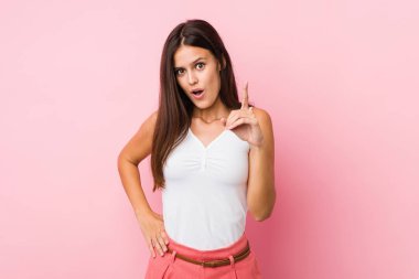 Genç, güzel bir kadının bir fikri, ilham konsepti..