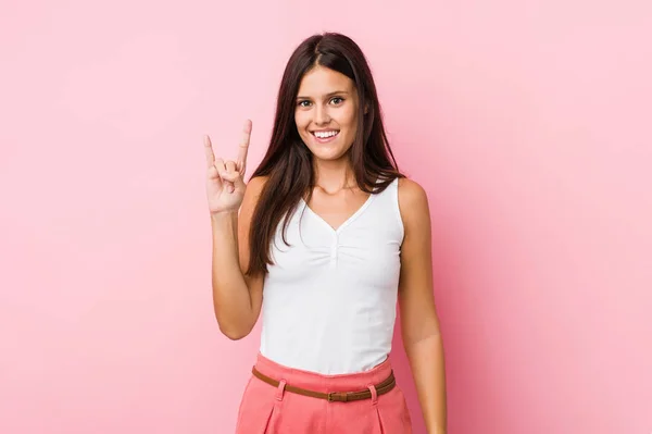 Jovem Mulher Bonito Mostrando Gesto Chifres Como Conceito Revolução — Fotografia de Stock