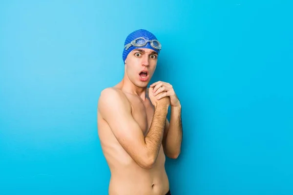 Jovem Nadador Assustado Com Medo — Fotografia de Stock