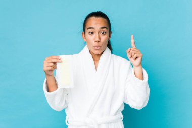 Genç melez Hintli elinde tüy dökücü bir grup tutuyordu. Harika bir fikri vardı. Yaratıcılık kavramı..