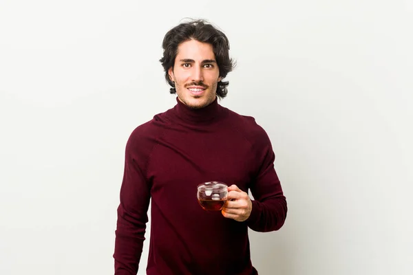 Joven Sosteniendo Una Taza Feliz Sonriente Alegre — Foto de Stock