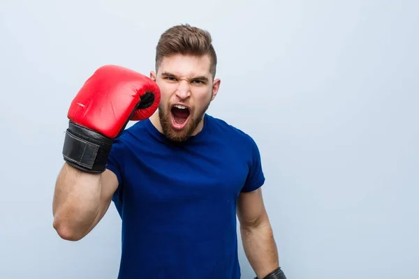 Junger Kaukasischer Mann Trägt Boxhandschuhe — Stockfoto