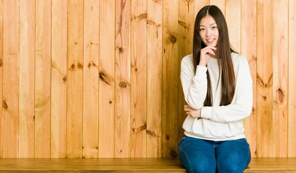 Young Chinese Woman Sitting Wooden Place Smiling Happy Confident Touching — Stock Photo, Image