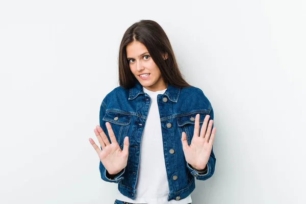 Junge Süße Frau Lehnt Jemanden Der Eine Geste Des Abscheus — Stockfoto