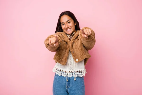 Joven Mujer India Raza Mixta Con Una Corta Capa Piel —  Fotos de Stock