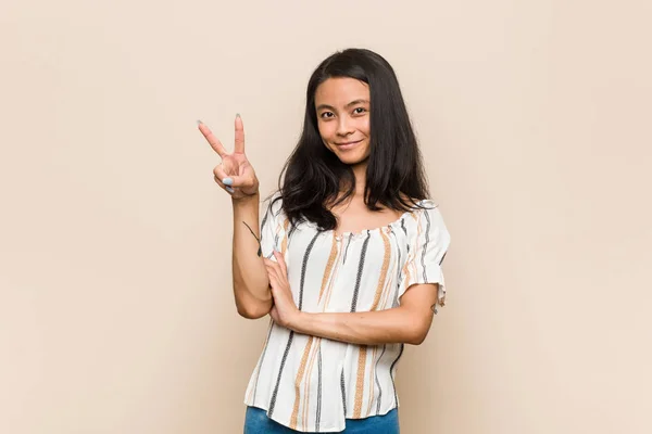 Jong Schattig Chinees Tiener Jong Blond Vrouw Dragen Van Een — Stockfoto