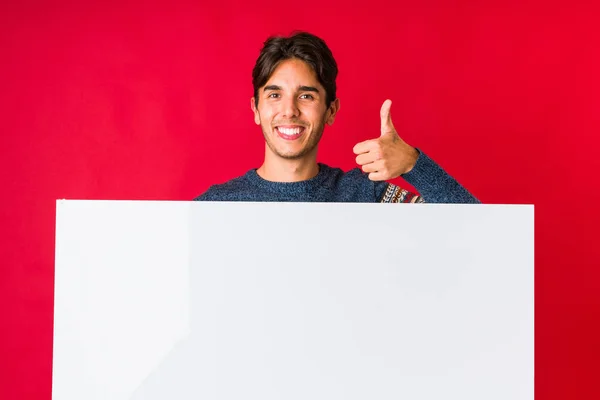 Jovem Segurando Cartaz Sorrindo Levantando Polegar — Fotografia de Stock