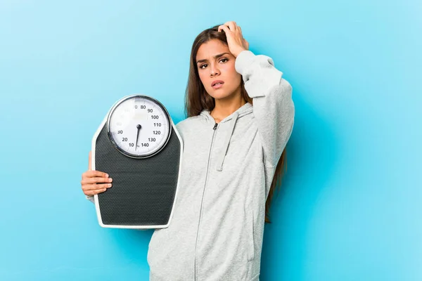 Young Fitness Woman Holding Scale Being Shocked She Has Remembered — Stock Photo, Image