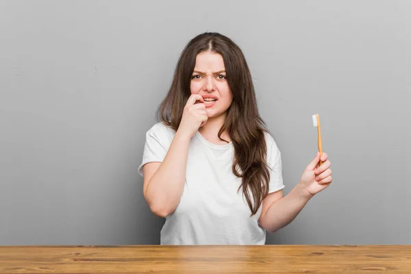 Young Size Curvy Woman Holding Toothbrush Biting Fingernails Nervous Very — Stock Photo, Image