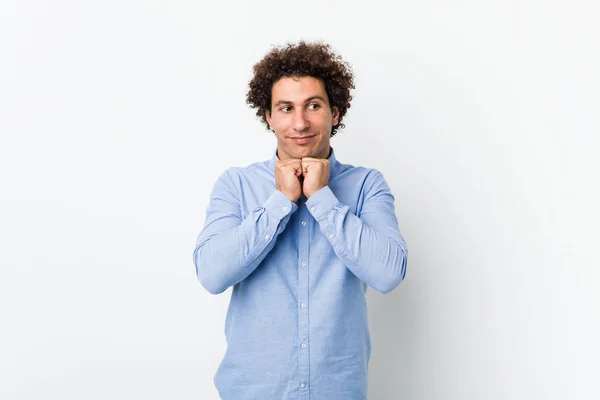 Jovem Curly Maduro Homem Vestindo Uma Camisa Elegante Mantém Mãos — Fotografia de Stock