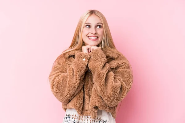 Young Blonde Woman Wearing Coat Pink Background Keeps Hands Chin — Stock Photo, Image