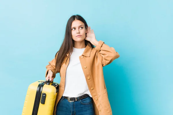 Young Caucasian Woman Holding Suitcase Trying Listening Gossip — Stock Photo, Image