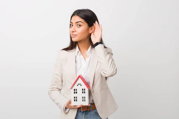 Young Arab Woman Holding House Icon Trying Listening Gossip — Stock Photo, Image